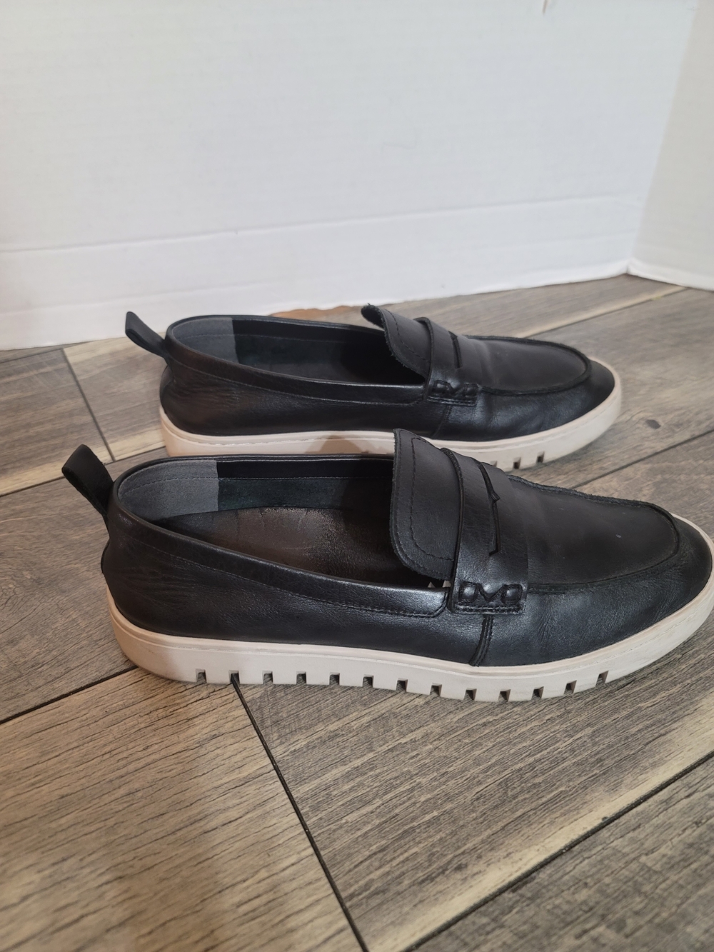 Vionic Uptown Black Leather Slip-On Penny Loafers with White Lug Sole Sz 9.5